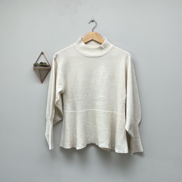Coco & Tashi Cream Sweater size M - Picture 1 of 8